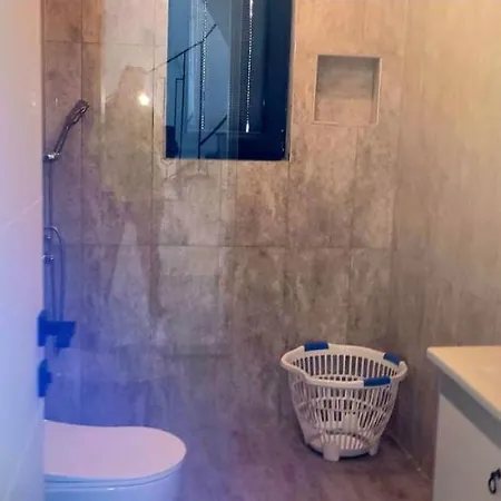 Beautiful 4-Bed Villa 빌라 *