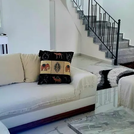 Beautiful 4-Bed Villa